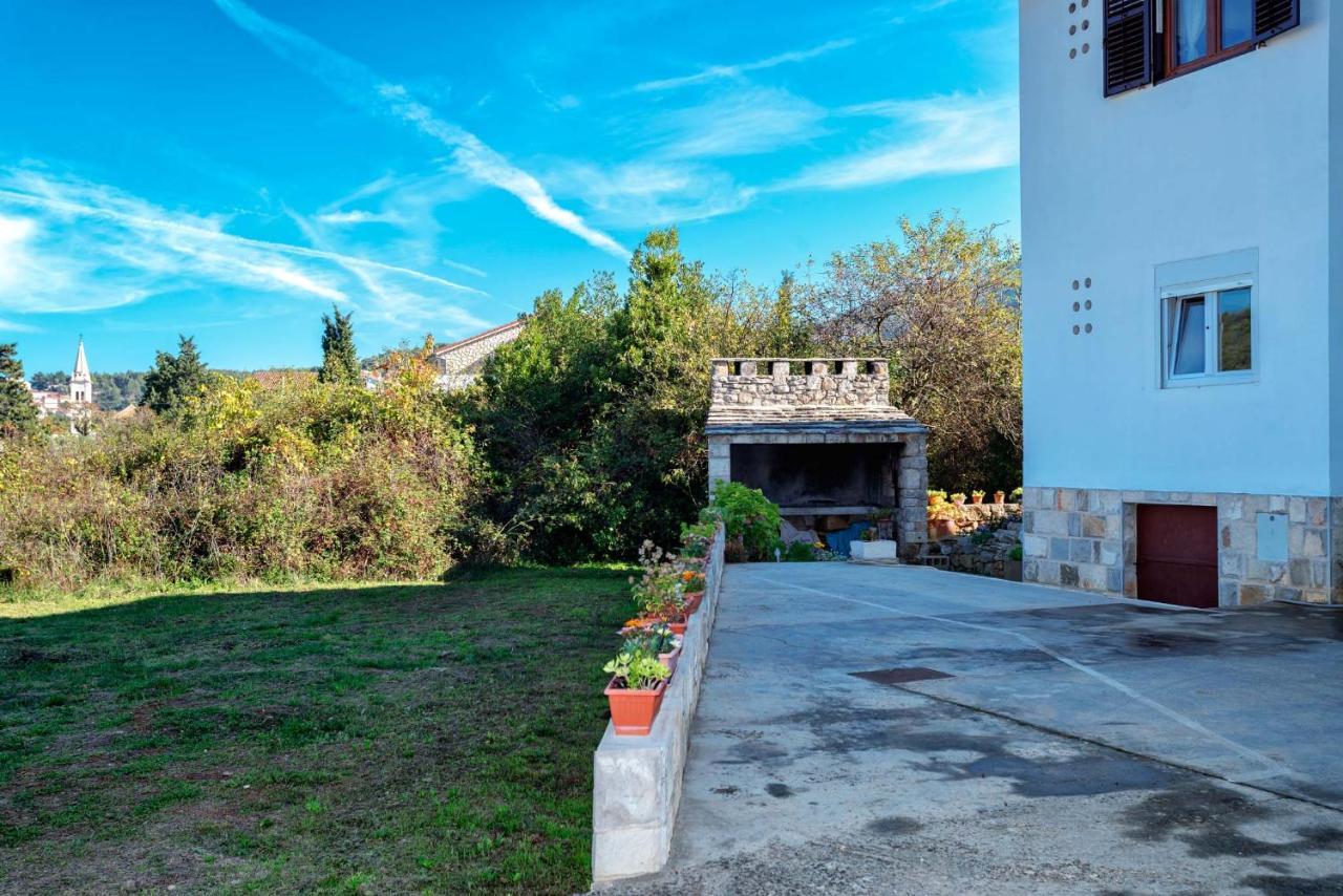 Apartments Draganic Jelsa  Exterior foto
